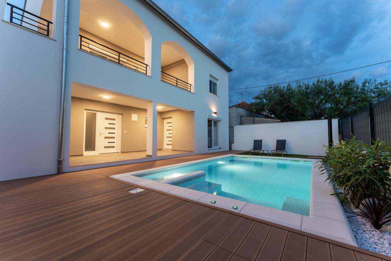 Bernie Apartments With A Pool 자다르 외부 사진