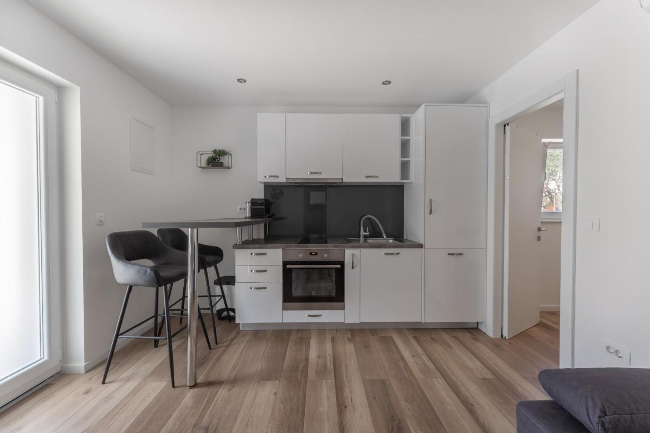 Bernie Apartments With A Pool 자다르 외부 사진