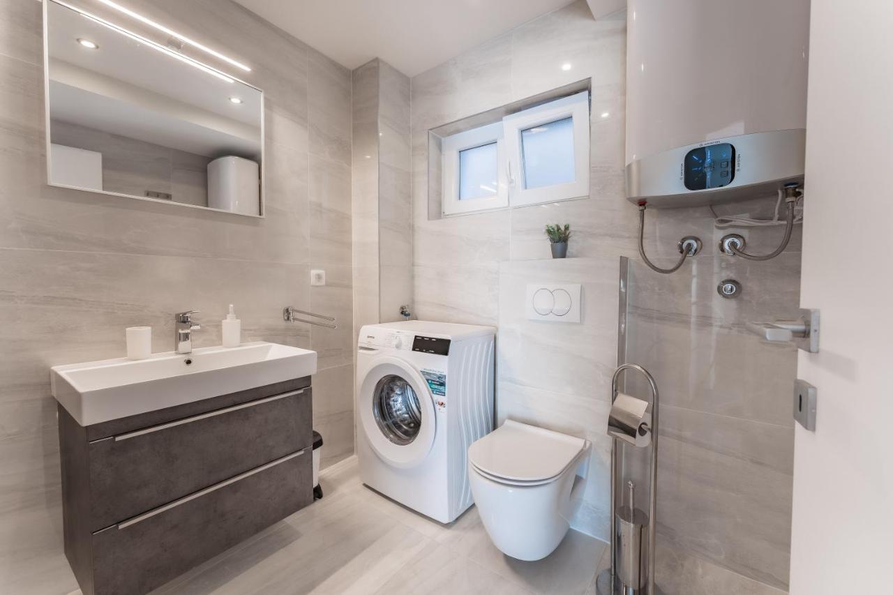Bernie Apartments With A Pool 자다르 외부 사진