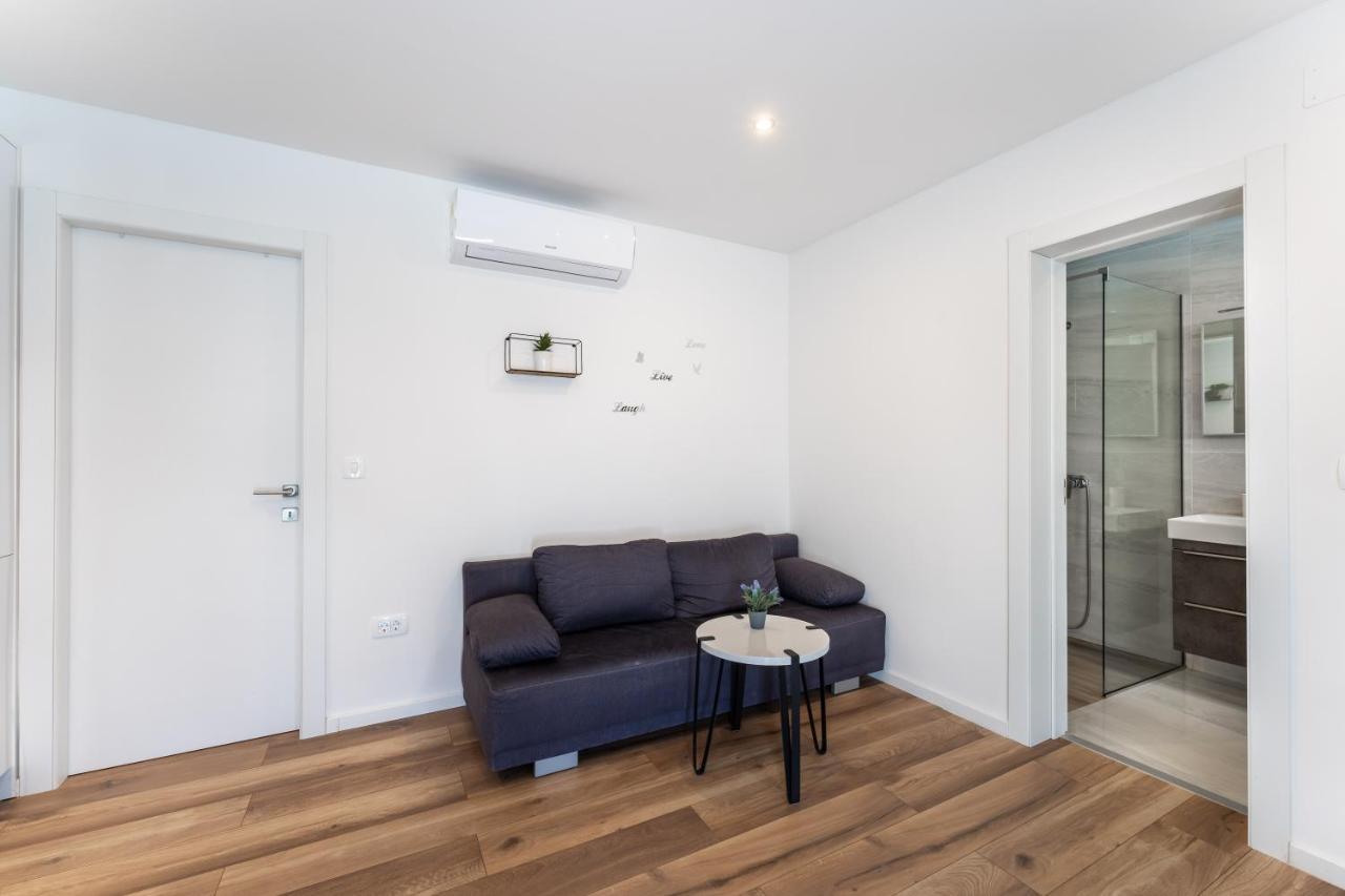 Bernie Apartments With A Pool 자다르 외부 사진