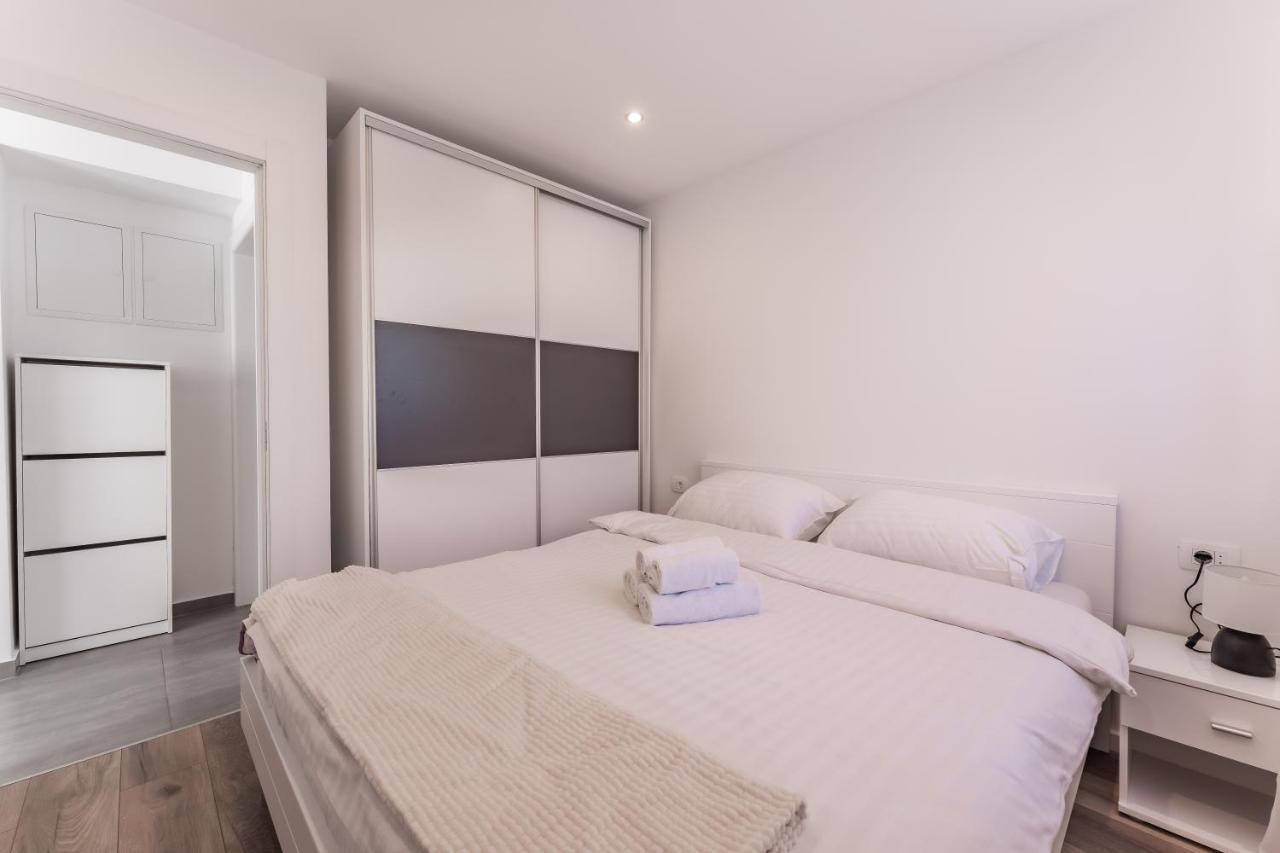 Bernie Apartments With A Pool 자다르 외부 사진