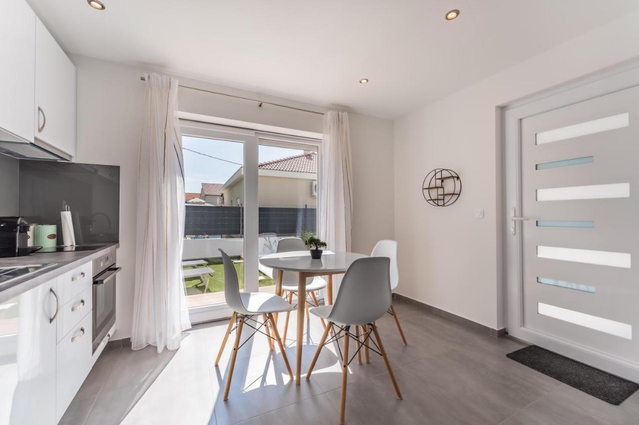 Bernie Apartments With A Pool 자다르 외부 사진