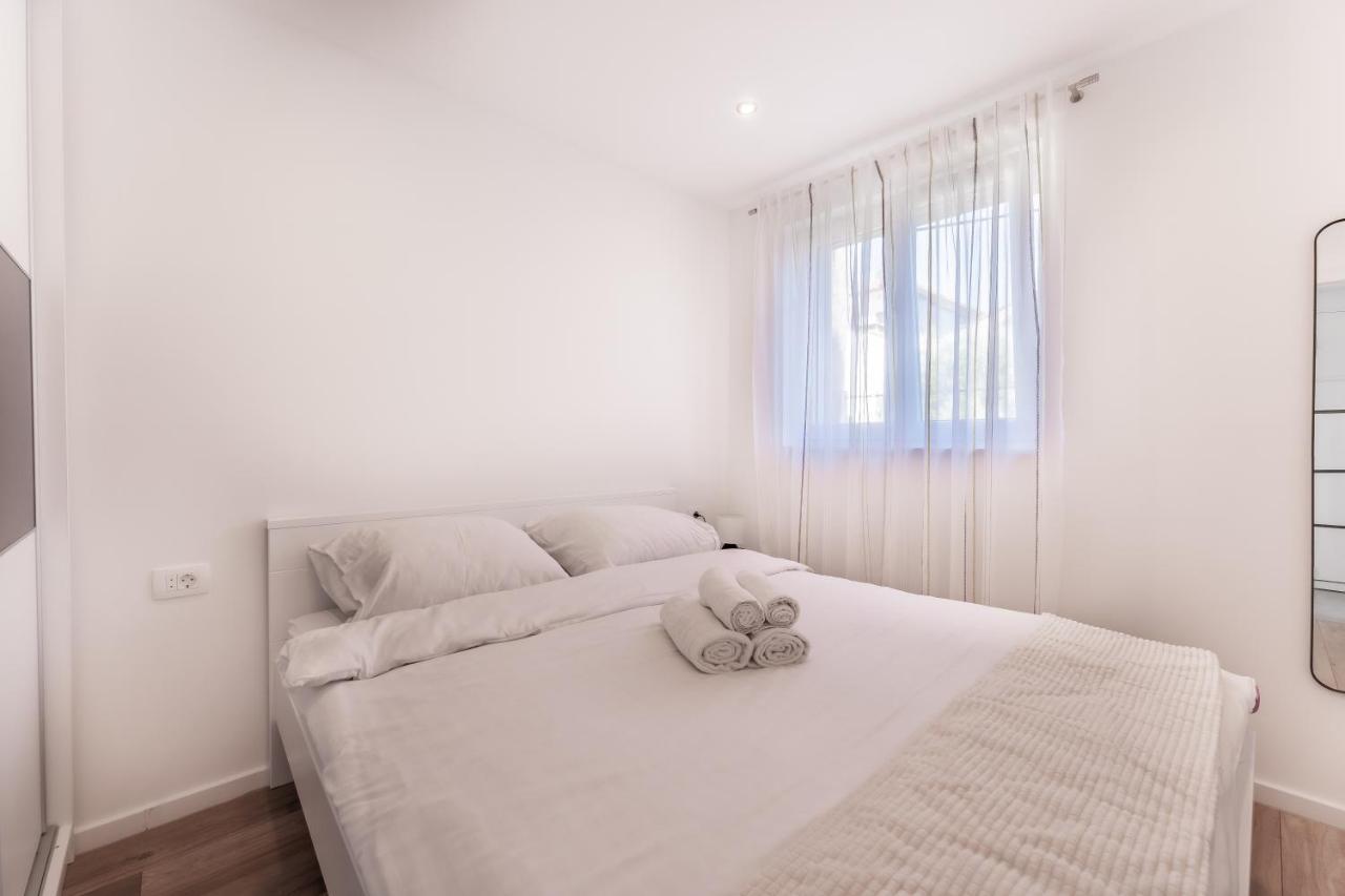 Bernie Apartments With A Pool 자다르 외부 사진