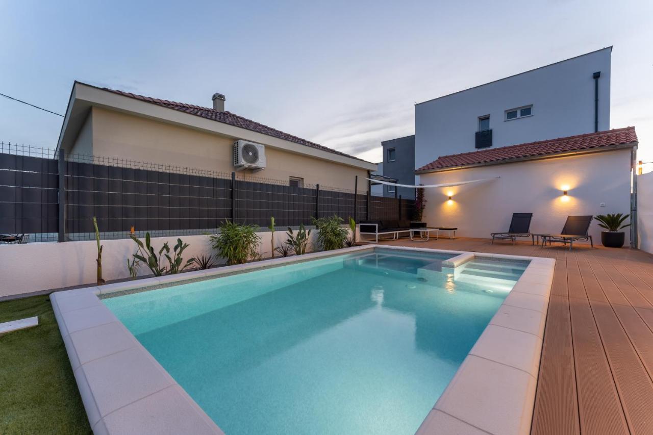 Bernie Apartments With A Pool 자다르 외부 사진