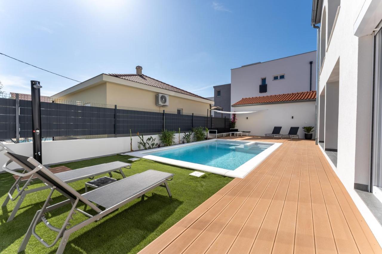 Bernie Apartments With A Pool 자다르 외부 사진