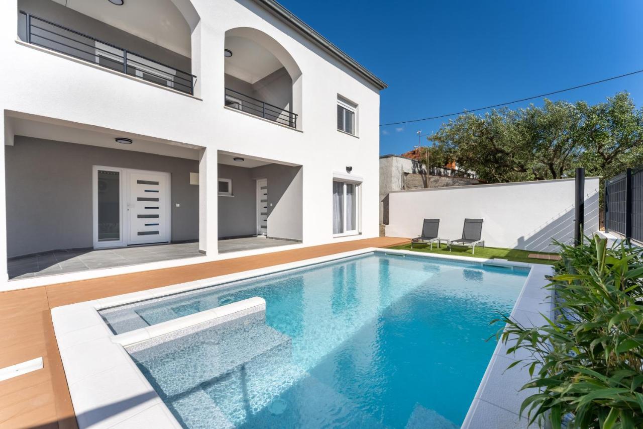 Bernie Apartments With A Pool 자다르 외부 사진