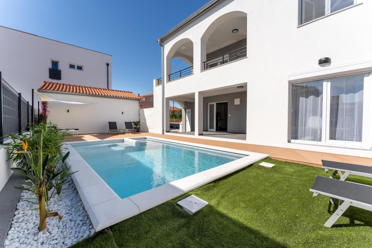 Bernie Apartments With A Pool 자다르 외부 사진